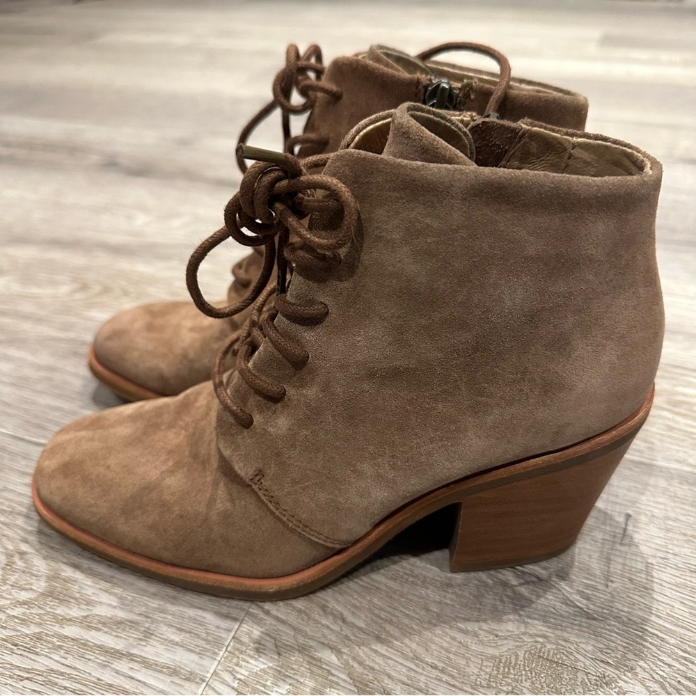 Sofft suede brown lace up block heel boots size 6.5